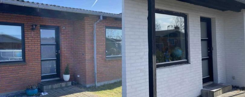 Før og efter vandskuring af hus med renoveret facade, lyse murværk og moderne finish på parcelhus.